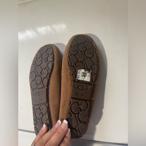 Ugg moccasins in size 6, only worn once! 💘 - Picture 4 of 4
